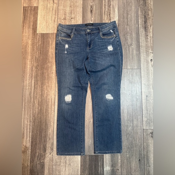 White House Black Market Denim - Women’s White House Black Market Distressed Embellished Blanc Crop Size 6